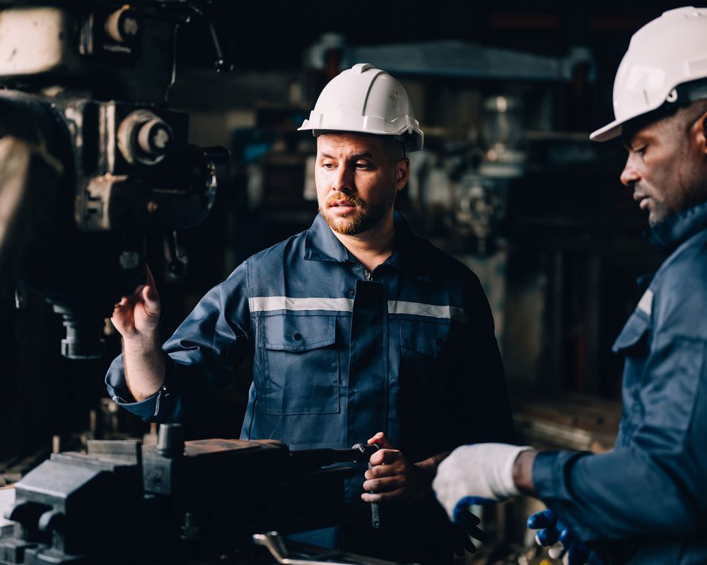 professional-worker-of-manufacturing-factory-L4SKFLR.jpg professional-worker-of-manufacturing-factory-L4SKFLR.jpg